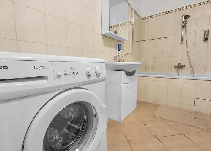 Adalbert Apartamento *
